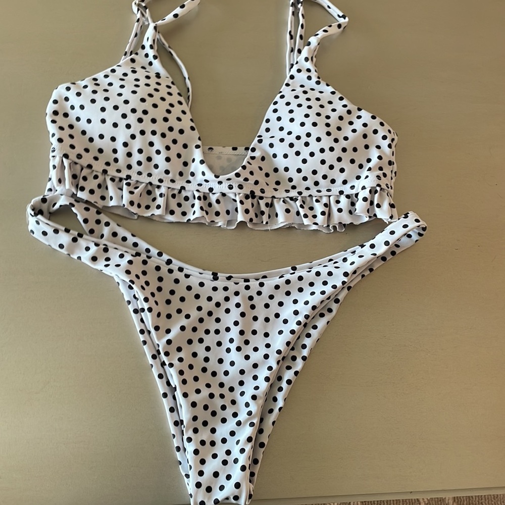 WHITE AND BLACK POLKA DOT BIKINI SET